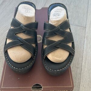 NWOT Black, Leather Upper,Born Brand Kelpie Sandals. Size 9. Heel approx. 2 1/4”